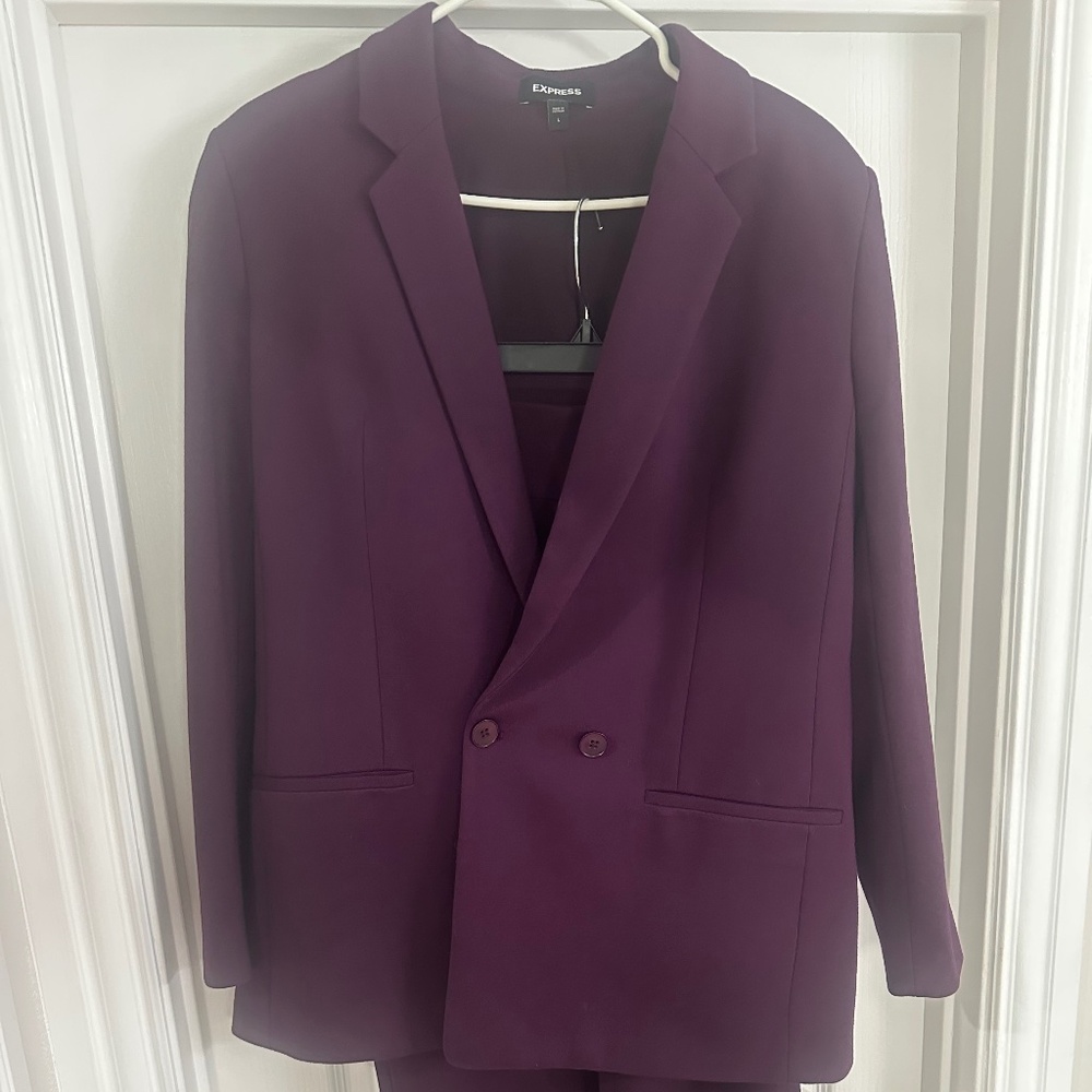 Women’s Express Suit